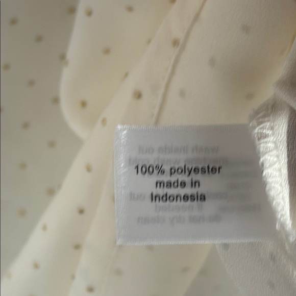 Lane Bryant Cream Sleeveless Blouse with Elegant Design Size 22 - Picture 8 of 12